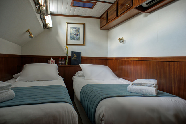 French hotel barge Anjodi - Guest cabin, twin