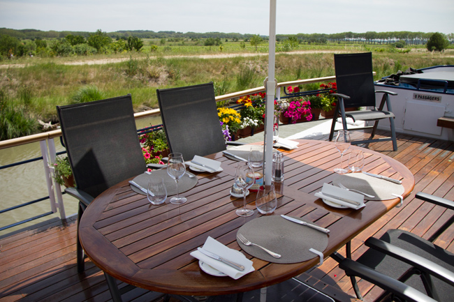 French hotel barge Anjodi - Sundeck table