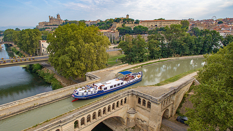 French hotel barge Anjodi - Orb aqueduct