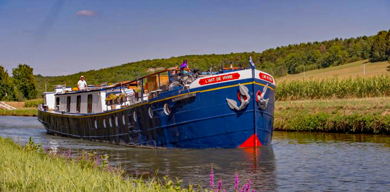Photos : French Hotel Barge l'Art de Vivre cruising Nivernais Canal in Northern Burgundy France