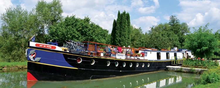 Photos : French Hotel Barge l'Art de Vivre cruising Nivernais Canal in Northern Burgundy France