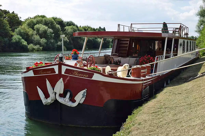 Hotel Barge Aurora - Moored
