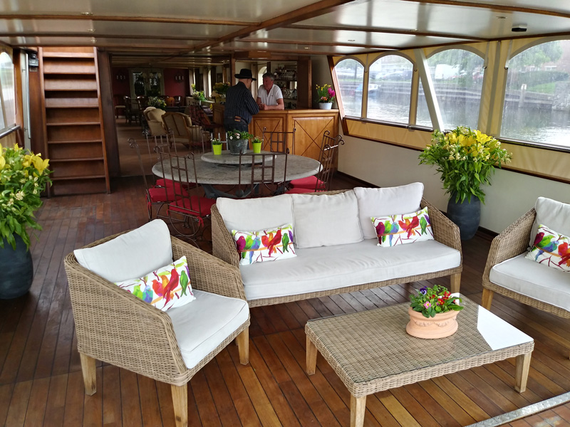 Hotel Barge Aurora - Terrace daytime