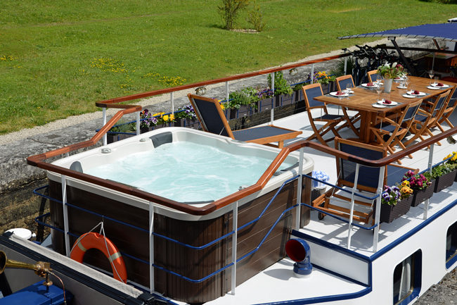 La Belle Epoque - Relax in the hot tub