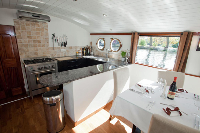 French Barge Enchante - Cruising Canal du Midi
