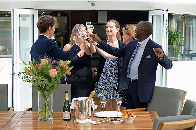 Photos : French Hotel Barge Finesse - Champagne welcome