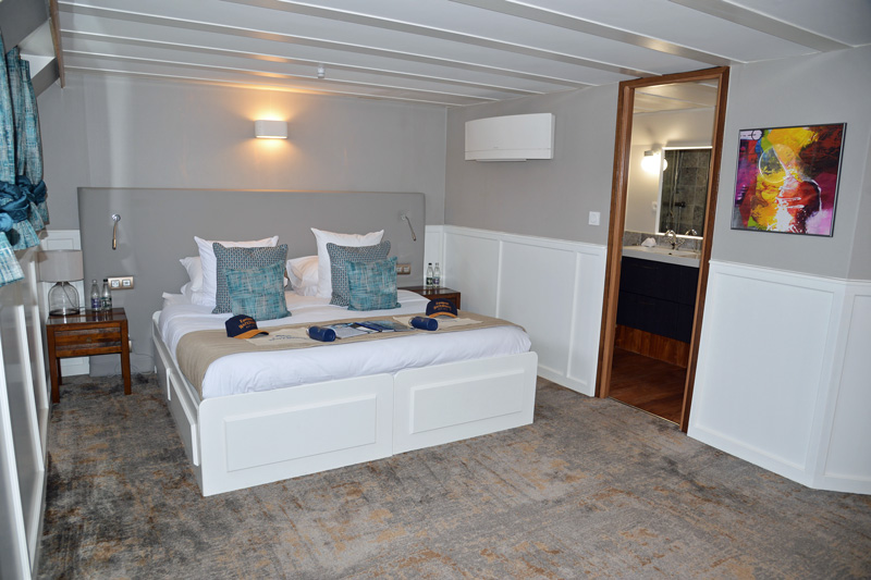 Photos : French Hotel Barge Finesse. Guest cabin, double