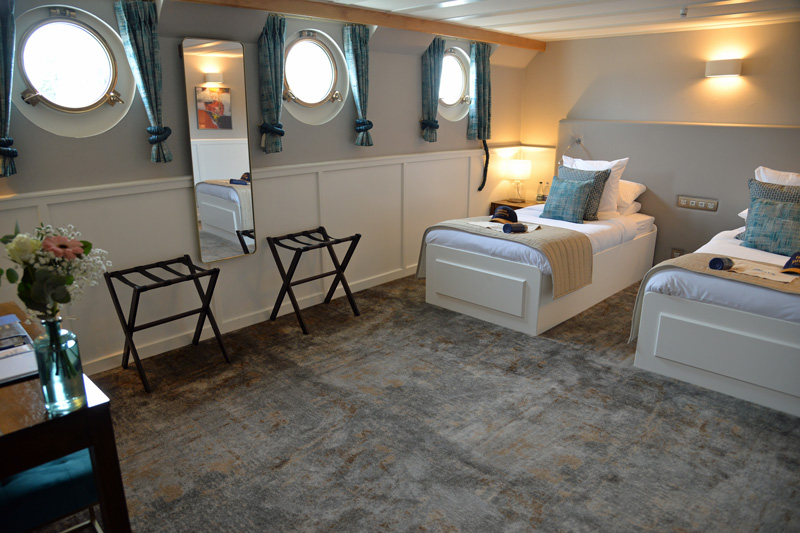 Photos : French Hotel Barge Finesse. Guest cabin, double