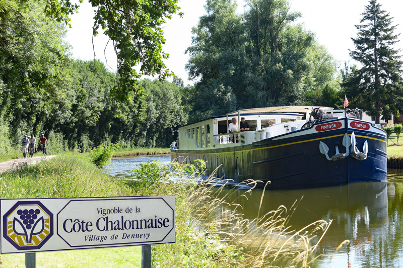 French Barge Finesse - Cruising Southern Burgundy