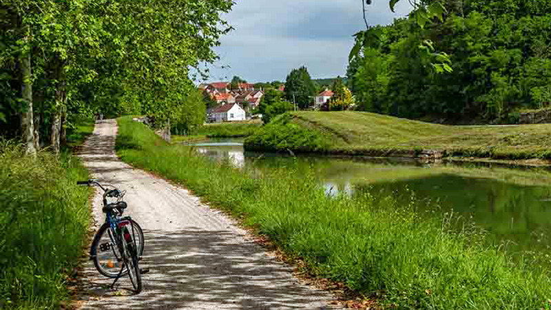 French Hotel Barge Finesse - Cycling