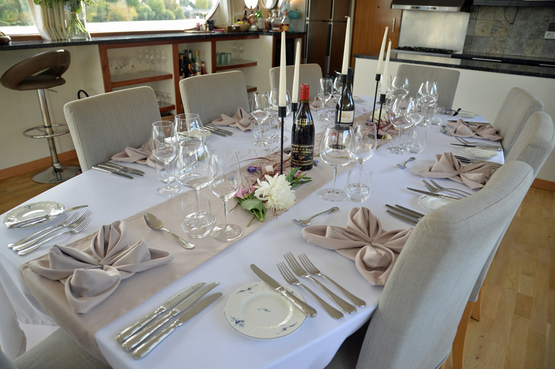 Photos : French Hotel Barge Finesse - Dining table