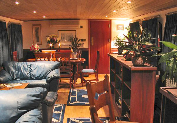 English Barge Magna Carta - Cruising the Royal River Thames England