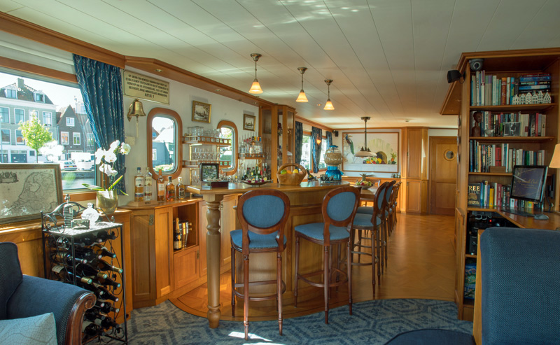 Hotel Barge La Nouvelle Etoile - Cruising France, Holland, Germany & Luxembourg