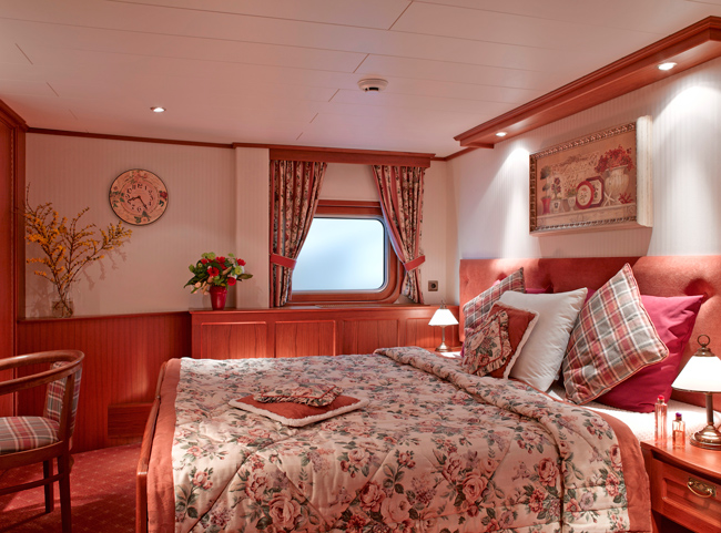 Hotel Barge La Nouvelle Etoile - Cruising France, Holland, Germany & Luxembourg
