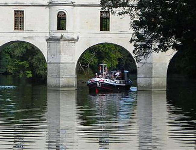 French Barge Nymphea - Cruising the Loire Valley, France