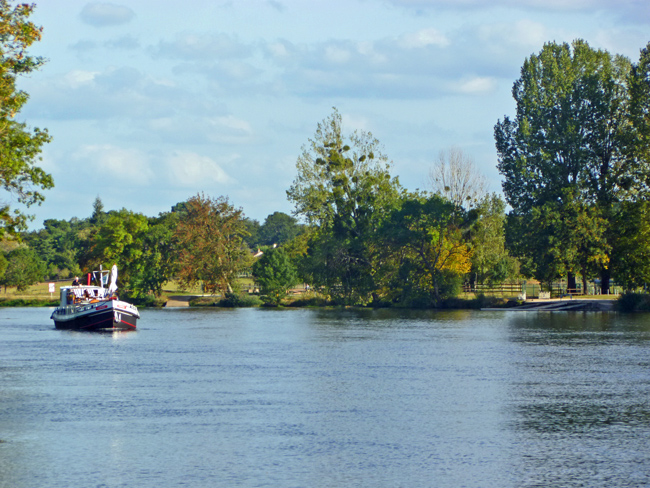 French Barge Nymphea - Cruising the Loire Valley, France