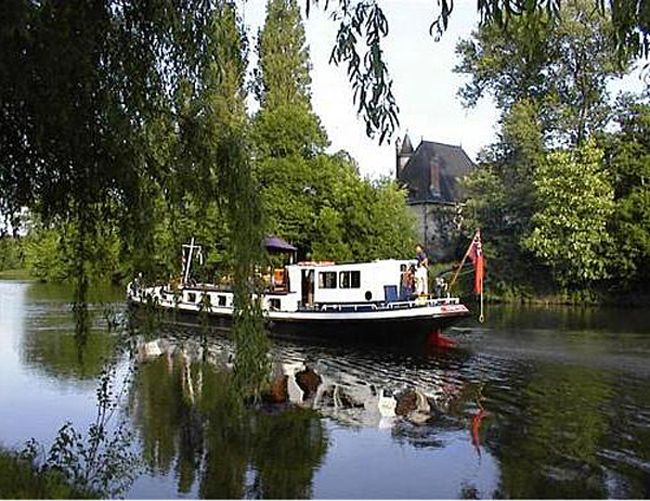 French Barge Nymphea - Cruising the Loire Valley, France