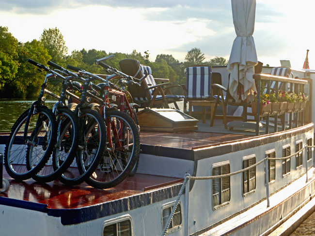 French Barge Nymphea - Cruising the Loire Valley, France