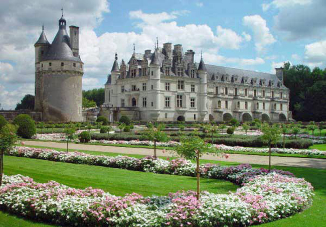 French Barge Nymphea - Cruising the Loire Valley, France