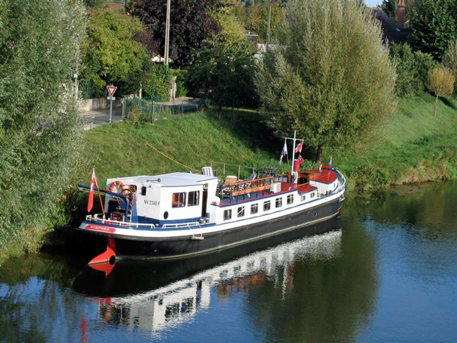 French Barge Nymphea - Cruising the Loire Valley, France