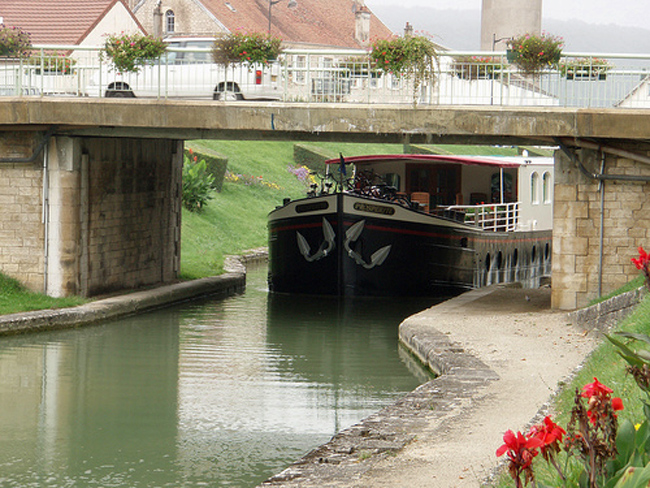 Bridges are always interesting - French Barge Prosperite - Cruising Southern Burgundy