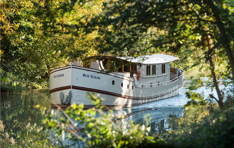 French Barge Roi Soleil - Cruising the south of France