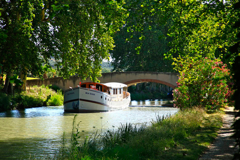 French Barge Roi Soleil - Cruising the south of France