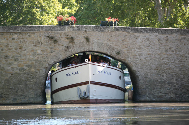 French Barge Roi Soleil - Cruising the south of France