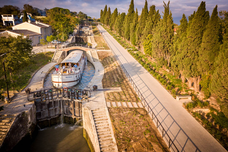 French Barge Roi Soleil - Cruising the south of France
