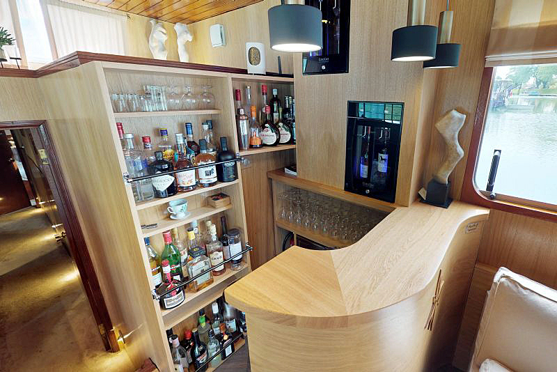 French Barge Rosa - Bar - Cruising Gascony and Bordeaux France
