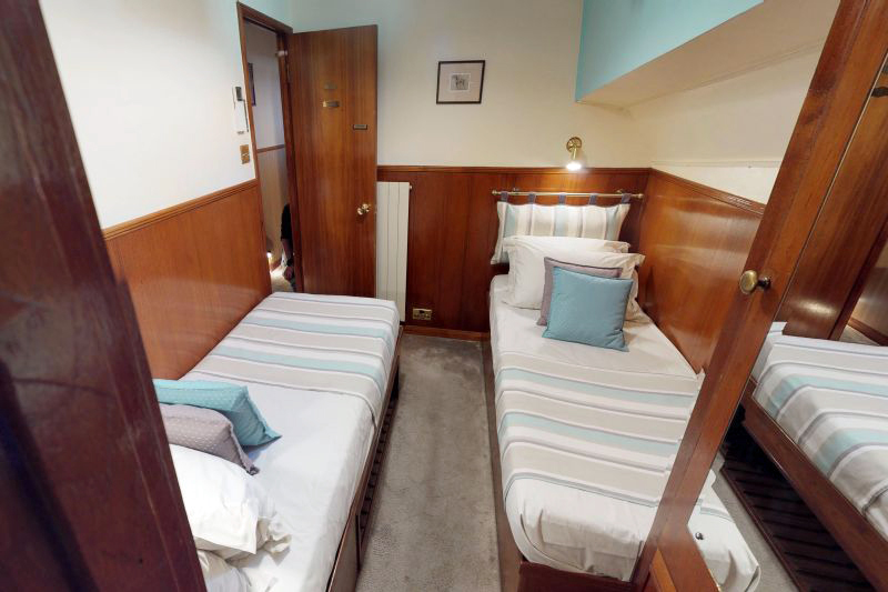 French Barge Rosa - Guest cabin, Twin - Cruising Gascony and Bordeaux France