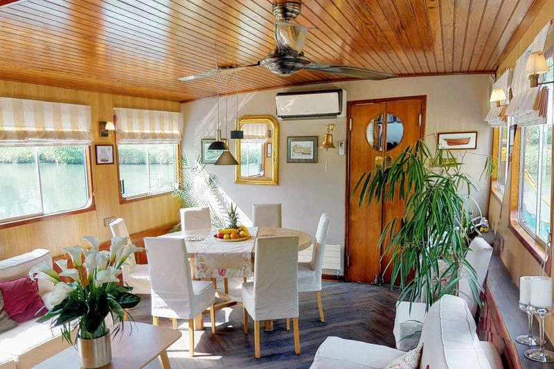 French Barge Rosa - Dining - Cruising Gascony and Bordeaux France