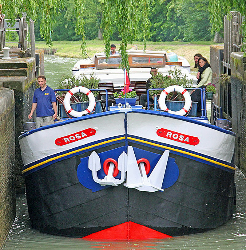 French Barge Rosa - Lock - Cruising Gascony and Bordeaux France