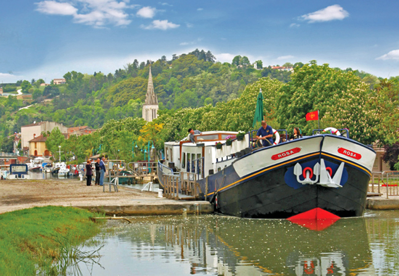French Barge Rosa - Lock - Cruising Gascony and Bordeaux France