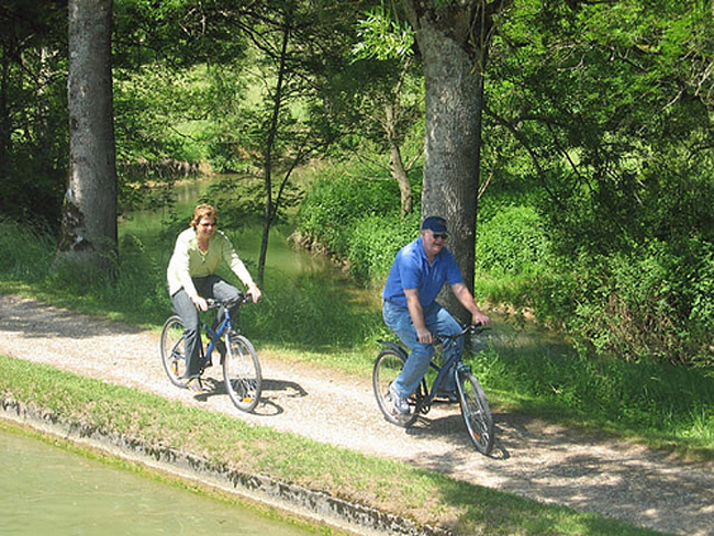 French Barge Savoir Vivre - Cruising Burgundy France