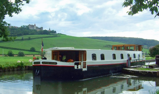 French Barge Savoir Vivre - Cruising Burgundy France