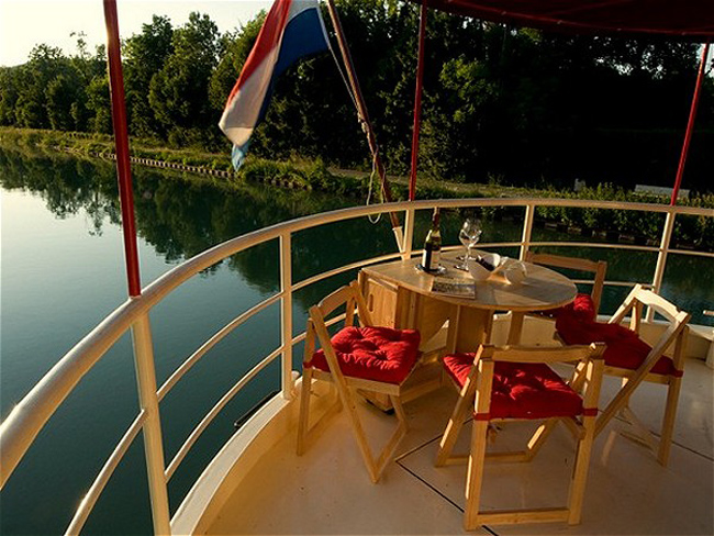 French Barge Savoir Vivre - Cruising Burgundy France