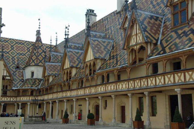 French Barge Savoir Vivre - Cruising Burgundy France