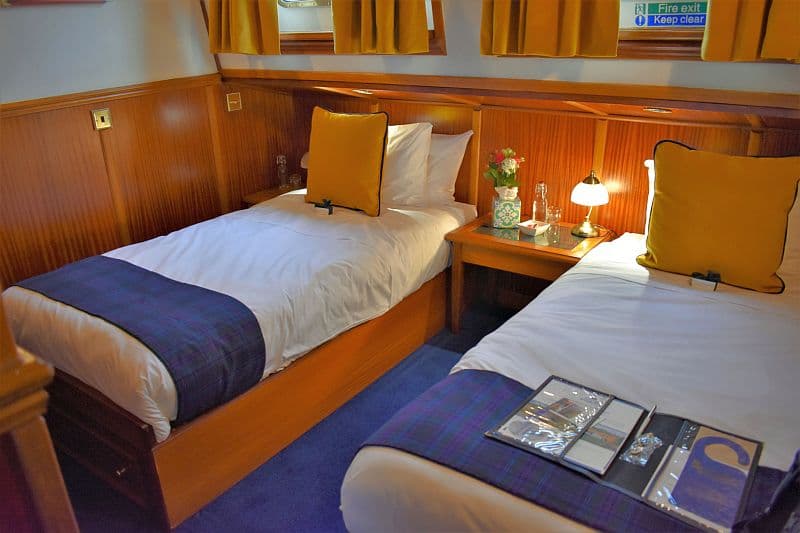 Hotel Barge Scottish Highlander - Cruising Scotland