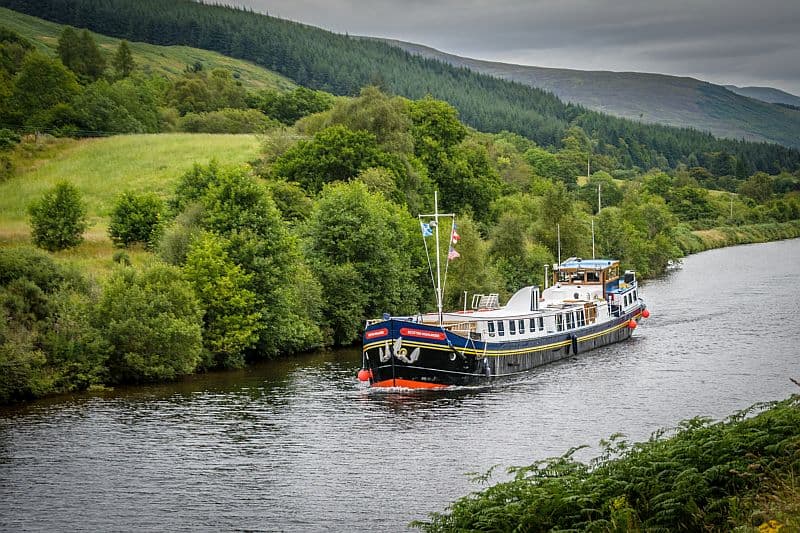 Hotel Barge Scottish Highlander - cruising