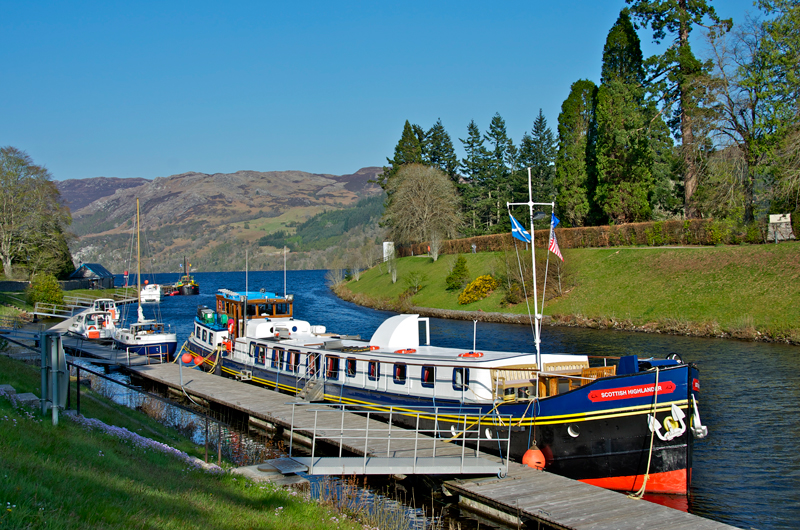 Hotel Barge Scottish Highlander - Cruising Scotland