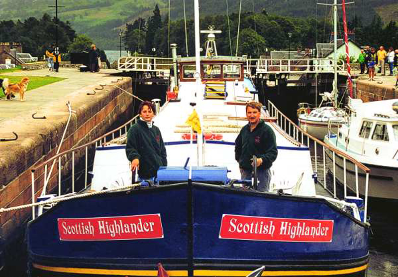 Hotel Barge Scottish Highlander - Cruising Scotland
