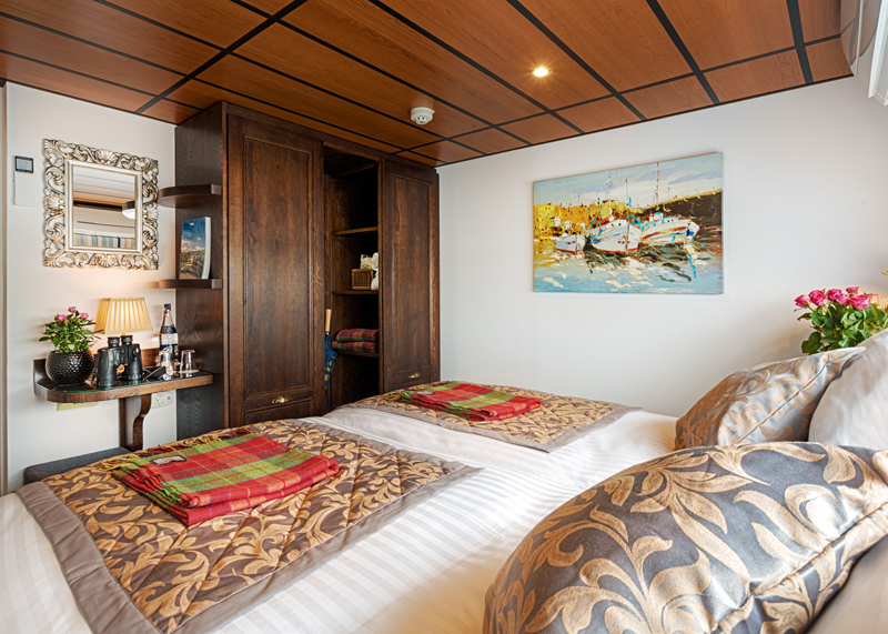 Irish Hotel Barge Shannon Princess - Cruising Ireland