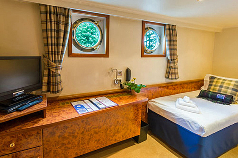 Scottish Hotel Barge Spirit of Scotland - Cruising Scotland