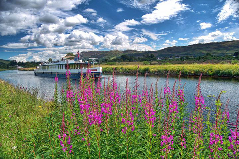 Scottish Hotel Barge Spirit of Scotland - Cruising Scotland