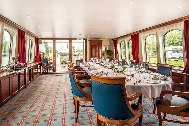 Scottish Hotel Barge Spirit of Scotland - Cruising Scotland