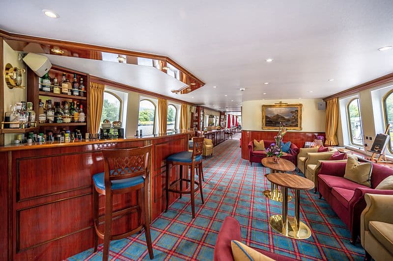 Scottish Hotel Barge Spirit of Scotland - Cruising Scotland