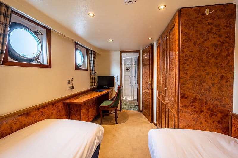 Scottish Hotel Barge Spirit of Scotland - Cruising Scotland
