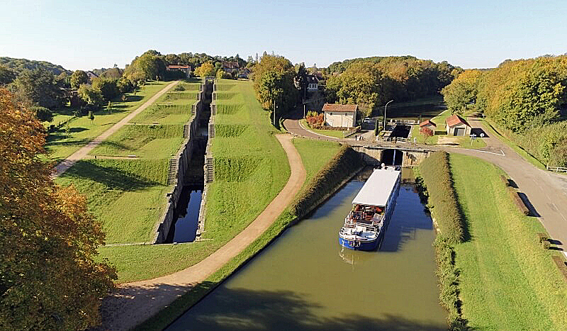 Barge charter cruises blog Barging blog - Canal de Briare