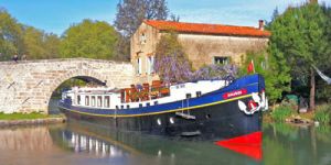 Hotel Barge ANJODI - Barging in France, Canal du Midi Hotel Barge ANJODI - Barging in France, Canal du Midi - www.BargeCharters.com